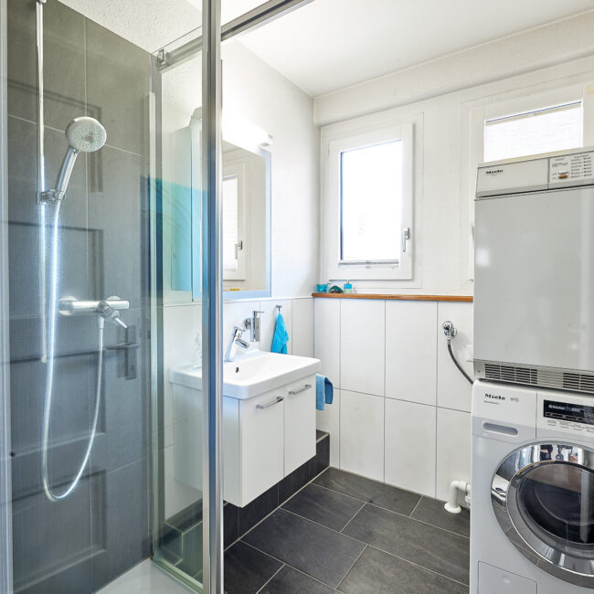 1. OG Dusche mit Waschturm