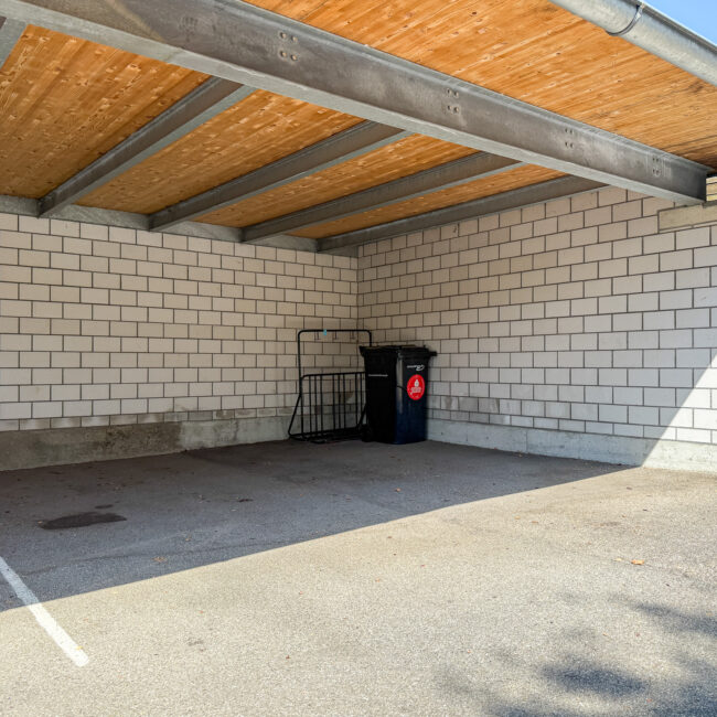 Aussen Parkplätze 2