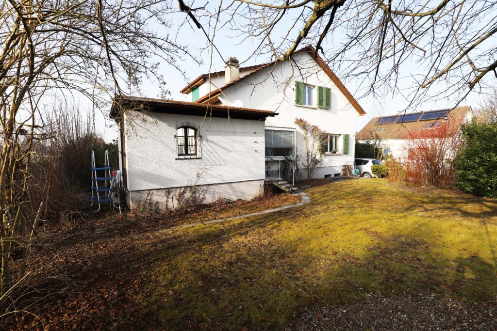 Charmantes Einfamilienhaus mit grossem Grundstück - Wyss Liegeschaften