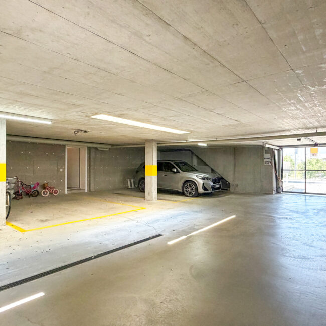 Einstellhalle 2